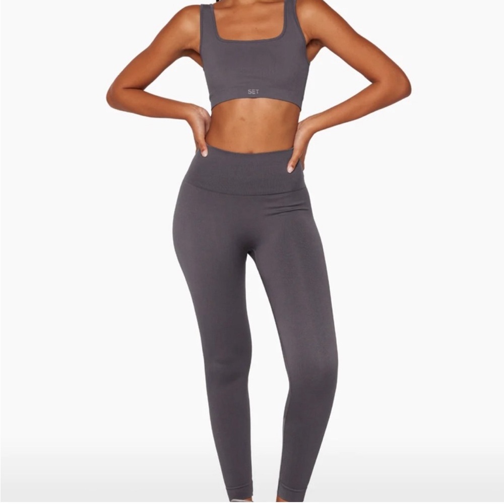 SET ACTIVE - bra and leggings